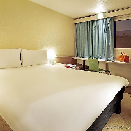 Ibis Lyon L'Isle D'Abeau Hotell Exteriör bild