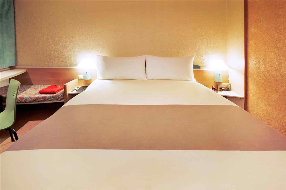 Ibis Lyon L'Isle D'Abeau Hotell Rum bild