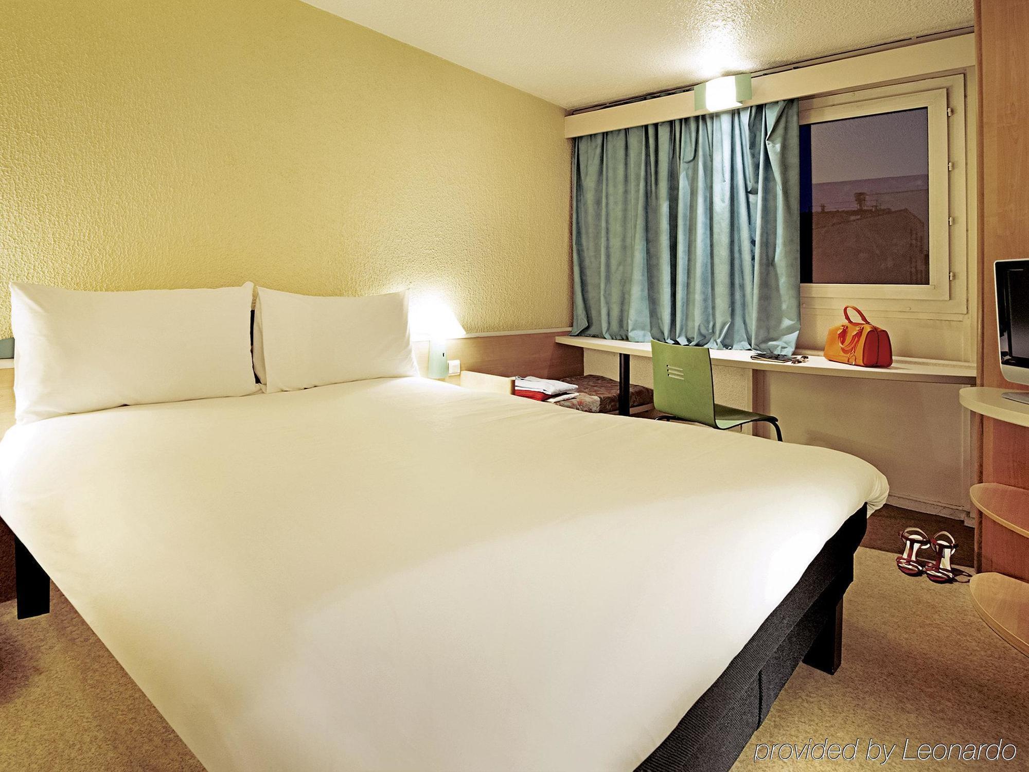 Ibis Lyon L'Isle D'Abeau Hotell Exteriör bild