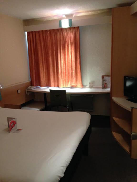 Ibis Lyon L'Isle D'Abeau Hotell Exteriör bild
